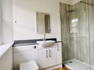 Ensuite Shower room- click for photo gallery